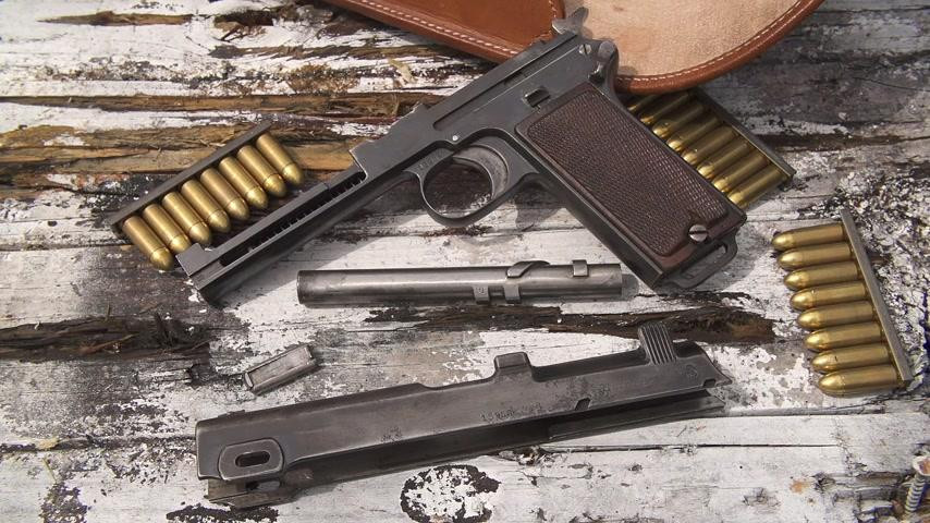 Sau khi Chiến tranh Thế giới thứ 2 kết thúc, không còn bất cứ một quốc gia nào tiếp tục sản xuất và sử dụng khẩu súng này trong biên chế chính thức của quân đội mình. Nguồn ảnh: Pinterest.