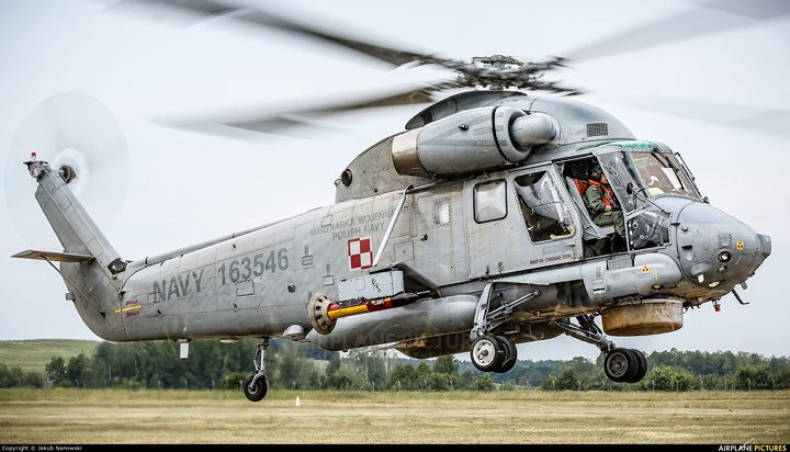 Kaman SH-2G Super Seasprite có thể xuất kích từ tàu tuần duyên, tàu tuần tra, và các tàu lớn hơn có boong cất hạ cánh. Máy bay này được trang bị một máy sonar tần số thấp, radar trên khoang, hệ thống FLIR gắn ở phía trước, hệ thống xử lý dữ liệu dưới nước. Có thể lắp thêm các loại vũ khí khác nhau lên máy bay này, như tên lửa không đối đất, tên lửa chống hạm AGM-119 Penguin, ngư lôi AGM-65 Maverick và MK50.