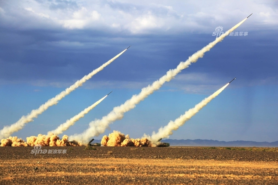 Ngoài phiên bản PHL03, Trung Quốc còn sản xuất cả các phiên bản AR1, AR1A và AR3 dựa trên việc cải biên hệ thống PHL03 này. Theo đó, hệ thống AR1 có tổng cộng 8 ống phóng, AR1A có tổng cộng 10 ống phóng và AR3 có 8 ống phóng cỡ nòng 370mm tầm bắn lên tới 220 km. Nguồn ảnh: Sina.