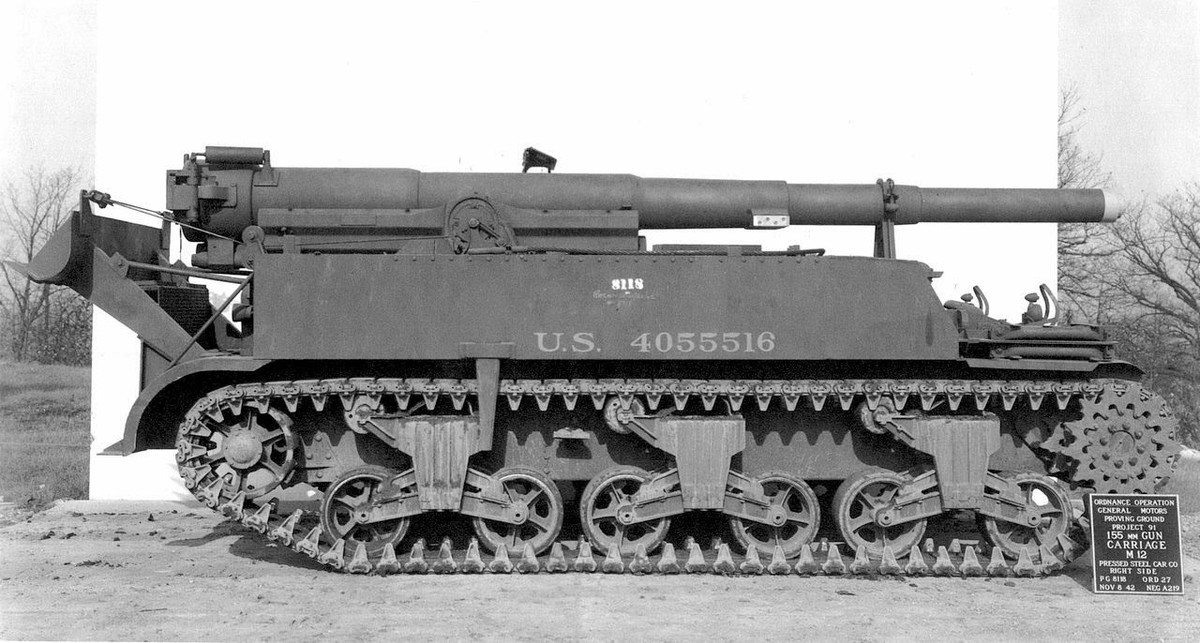 Thực tế thì M12 có khả năng di chuyển rất hạn chế, nó chỉ di chuyển được khoảng 21 km/h trên đoạn đường tốt và có tầm hoạt động tối đa chỉ 230 km. Nguồn ảnh: WW2.