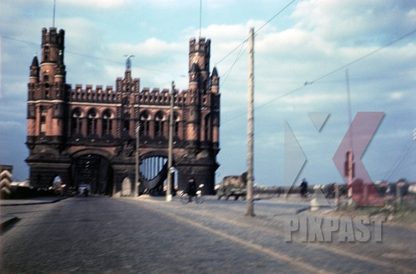 Địa hình của Humburg bị chia cắt mạnh bởi không phải một mà là rất nhiều con sông. Điều này khiến lực lượng xe tăng Anh khó có thể vượt qua thành phố này một cách nhanh chóng. Nguồn ảnh: Pixpast.