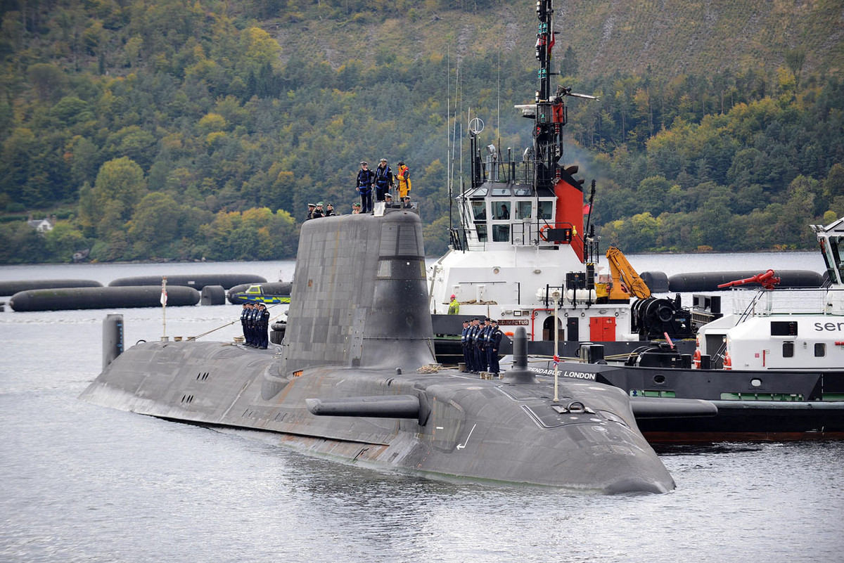 Tàu có biên chế thủy thủ đoàn tổng cộng 98 người và tối đa có thể lên tới 109 người - bao gồm cả việc mang theo lực lượng đặc nhiệm trong các nhiệm vụ xâm nhập bí mật. Nguồn ảnh: Dailymail.