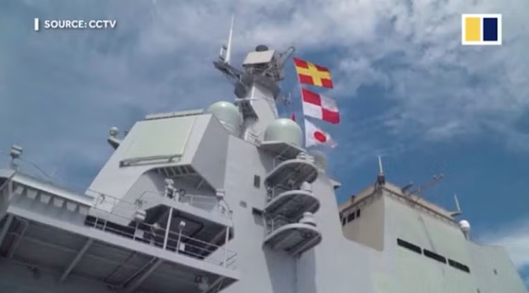 Tháp chỉ huy của tàu sân bay Type 001A Trung Quốc với radar quét mảng chủ động loại Type 346 băng tần S do Trung Quốc tự thiết kế và lắp đặt trên tàu sân bay nay. Nguồn ảnh: CCTV.