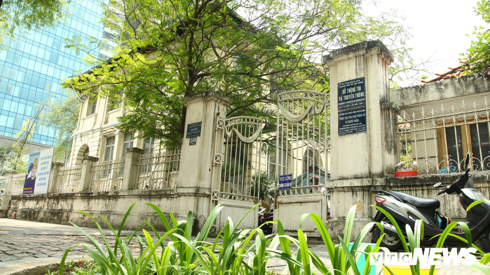 Dinh Thượng Thư - dãy nhà cổ theo lối kiến trúc Pháp tại số 59 - 61 Lý Tự Trọng có nguy cơ đập bỏ.