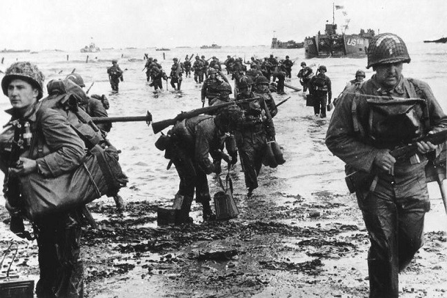 Theo đó chiến dịch đổ bộ Normandy của quân Đồng Minh lên đất Pháp vào ngày 6/6/1944 diễn ra suôn sẻ có sự góp sức rất lớn từ lực lượng kháng chiến Pháp, kể cả khi nước Pháp khi đó đang bị quân Đức kiểm soát hoàn toàn và lực lượng này phải hoạt động trong bí mật. Nguồn ảnh: Warhistoryonline.