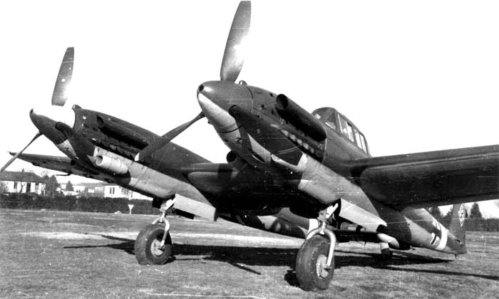 Một trong những loại tiêm kích hai thân được đánh giá là hoàn thiện nhất trong Chiến tranh Thế giới thứ 2 là kiệt tác Savoia-Marchetti SM.92 do Italia thiết kế và sản xuất trong năm 1943. Nguồn ảnh: Wiki.