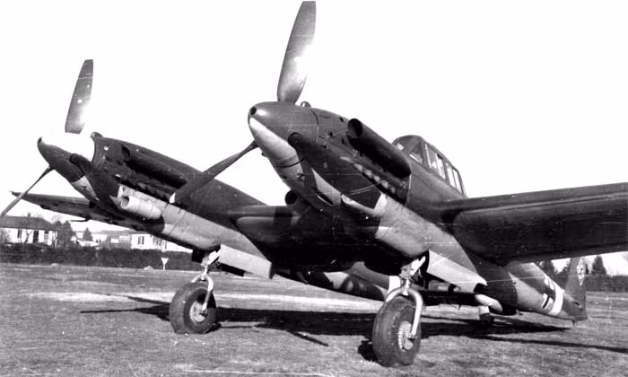 Một trong những loại tiêm kích hai thân được đánh giá là hoàn thiện nhất trong Chiến tranh Thế giới thứ 2 là kiệt tác Savoia-Marchetti SM.92 do Italia thiết kế và sản xuất trong năm 1943. Nguồn ảnh: Wiki.