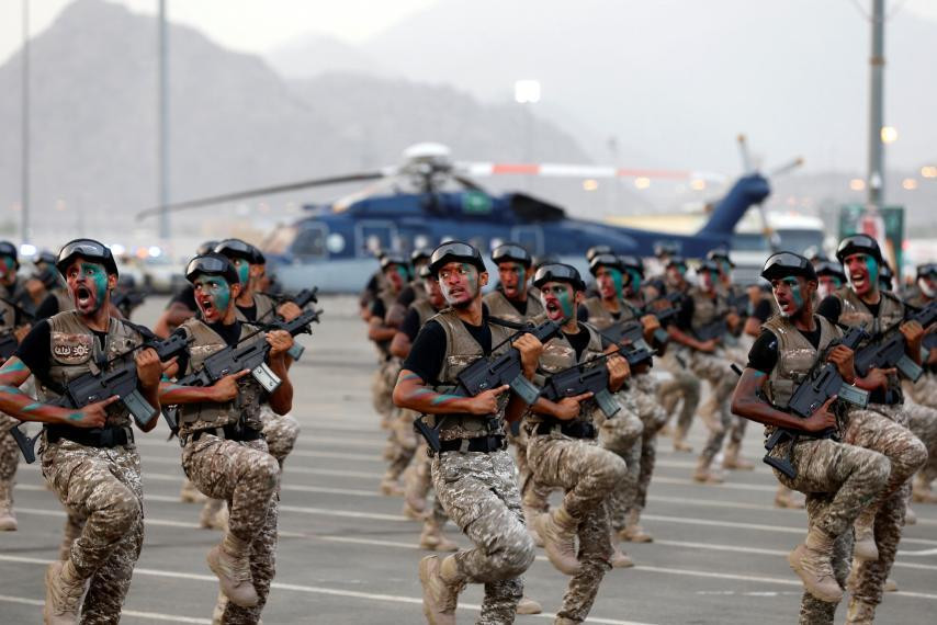 Đứng vị trí thứ ba trên tổng số năm quốc gia có sức mạnh quân sự được xếp vào hàng mạnh nhất Trung Đông chính là quân đội Ả Rập Xê út (Saudi Arabia). Là một quốc gia có diện tích lớn nhất Trung Đông, Ả Rập Xê Út có quân số tại ngũ khoảng 300.000 quân, chi tiêu cho quốc phòng khoảng 60 tỷ USD mỗi năm. Nguồn ảnh: Sacre.