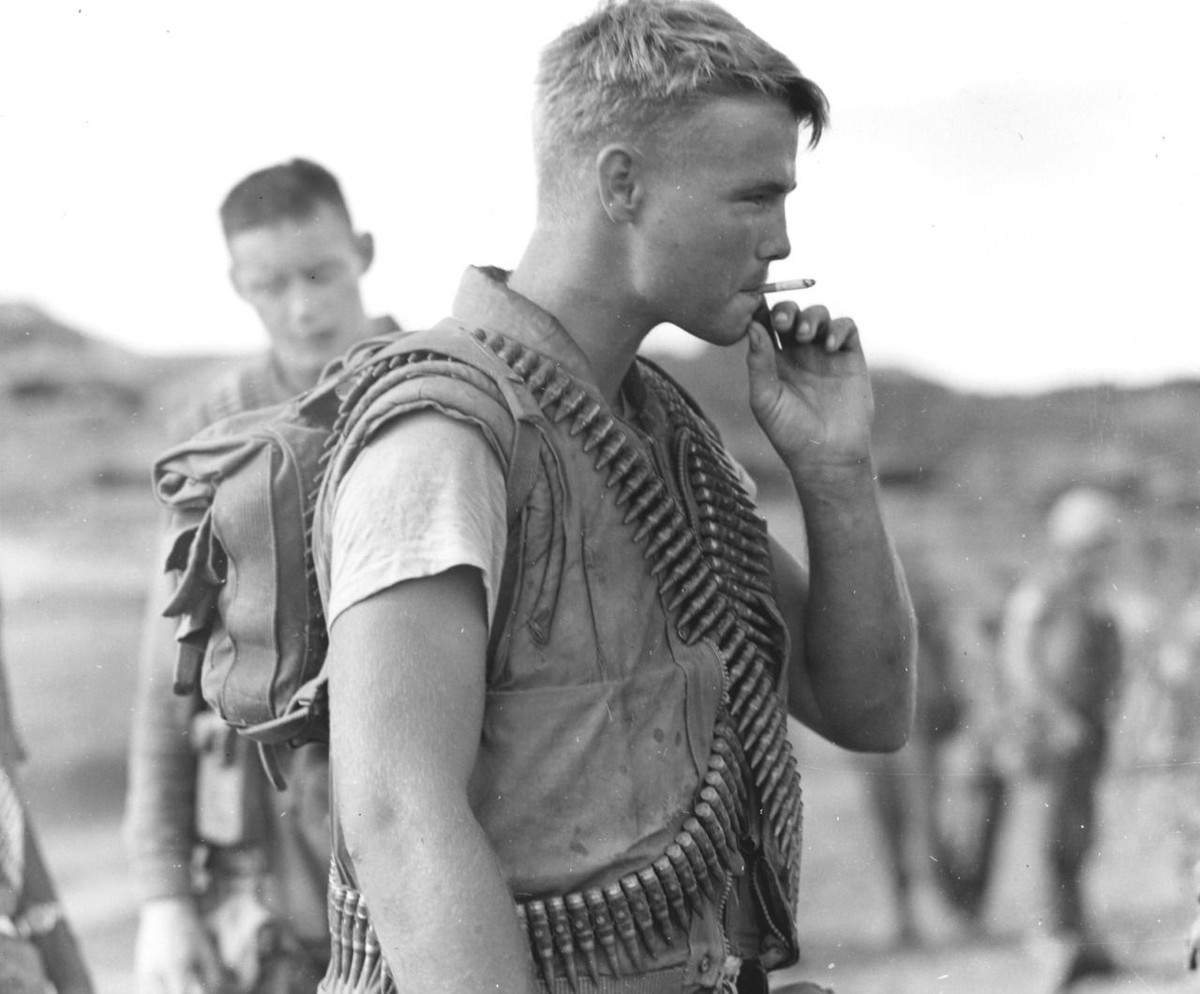 Vẻ mặt thất thần và chán đời của binh lính Mỹ khi họ phải tham gia những cuộc hành quân dài bất tận với vũ khí được trang bị tới tận răng nhưng không hề gặp bất cứ ai để tấn công. Nguồn ảnh: Flickr.