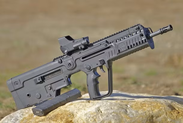 Hiện tại đang có khoảng 10 quốc gia trên thế giới trang bị khẩu súng này cho các lực lượng quân sự chính quy của mình, bao gồm cả Mỹ, Thái Lan, Mông Cổ, Ấn Độ,... Nguồn ảnh: Wiki.