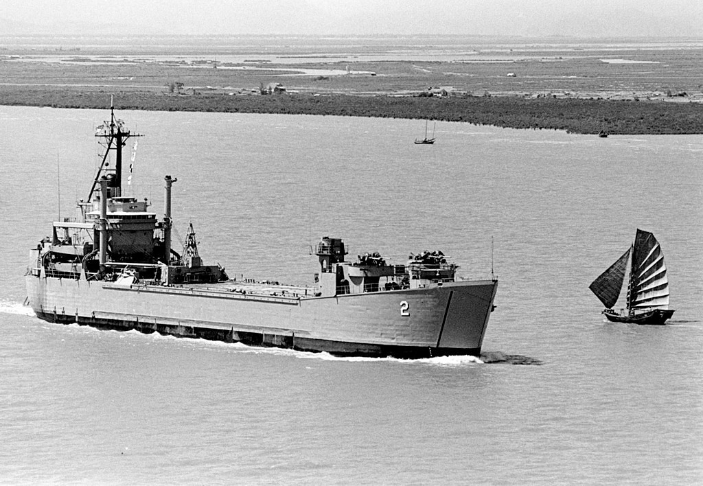 Thực tế, ta không cần phải đòi hỏi điều này từ Mỹ mà Mỹ buộc phải tuân theo Công ước Hague 1907. Theo đó, sau khi kết thúc một cuộc chiến tranh, các phe tham chiến phải chịu trách nhiệm dọn dẹp mìn và thủy lôi cũng như mọi loại bẫy khác mà họ đã sử dụng trong thời gian diễn ra chiến tranh. Nguồn ảnh: Flickr.