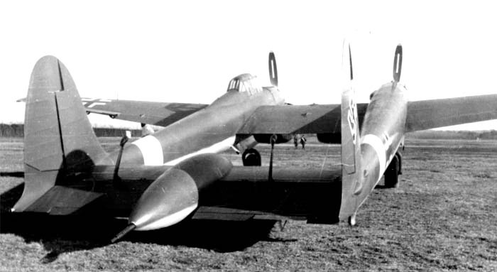 Dù chỉ được sản xuất duy nhất một mẫu dưới danh nghĩa là bản thử nghiệm, loại máy bay này cũng được đánh giá là cực kỳ có tiềm năng. Ra đời vào năm 1943, SM.92 được trang bị tổng cộng 3 pháo 20mm cùng 5 súng máy cỡ nòng 12,7mm ở hai bên động cơ. Nguồn ảnh: Pinterest.