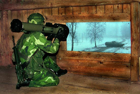 Tên lửa chống tăng MBT LAW là loại tên lửa "Bắn - Quên", có tầm bắn lên tới 1000 mét và khả năng khai hỏa trong môi trường không gian hẹp - cực kỳ thích hợp với lối tác chiến đô thị đang ngày càng phổ biến trên các vùng chiến sự hiện nay. Nguồn ảnh: ArmyTech.