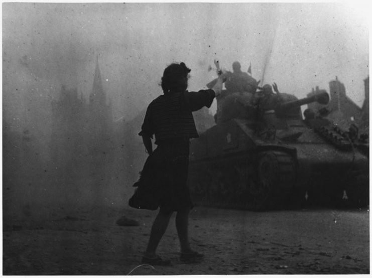 Theo tướng Eisenhower, các thông tin tình báo do lực lượng Kháng chiến Pháp thu được rất có giá trị cho quân Đồng minh trong cuộc đổ bộ xuống Normandy vào tháng 6 năm 1944. Đây cũng là lực lượng dẫn đường, chỉ điểm tiên phong trong các cuộc tấn công của quân Đồng minh trên đất Pháp. Nguồn ảnh: Warhistoryonline.