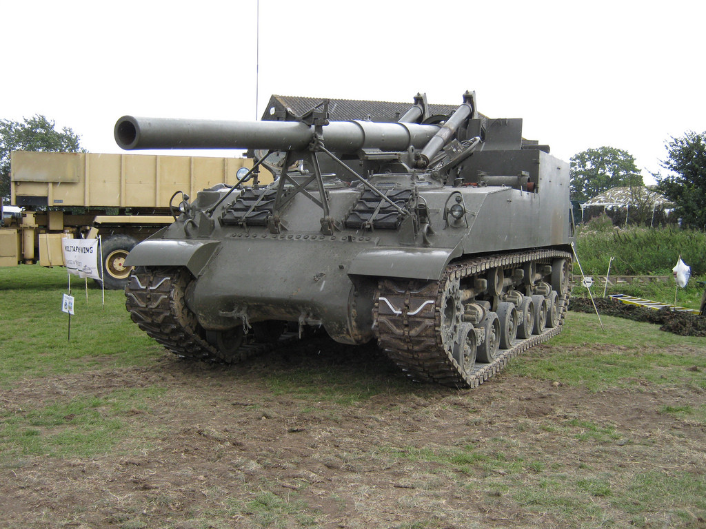 Khẩu pháo tự hành này được trang bị một động cơ Wraight R975 C1. Động cơ này chỉ có công suất 350 mã lực, tương ứng với tỉ số sức kéo cho mỗi tấn là 13,06 mã lực, giúp cỗ máy này di chuyển được với tốc độ tối đa khoảng 39 km/h trên đường bằng. Nguồn ảnh: Jeck.