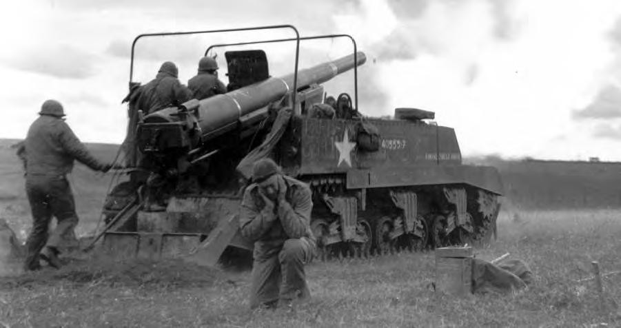 Mặc dù là khẩu pháo tự hành được thiết kế theo kiểu "mui trần", tuy nhiên pháo tự hành M12 vẫn được bọc giáp dày từ 13 tới 51mm ở phía trước và quanh thân. Đây là thông số giáp tương đương với xe tăng M3 Lee. Nguồn ảnh: WW2.