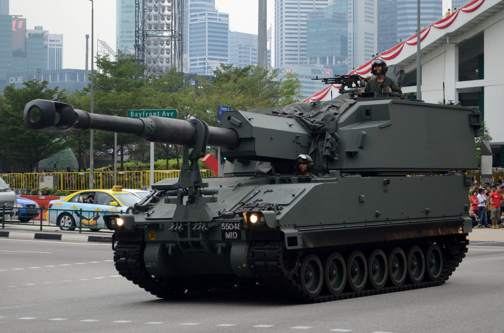 Quá trình nghiên cứu và phát triển kéo dài trong khoảng 4 năm, từ năm 1996 tới năm 2000. Kết quả là pháo tự hành SSPH Primus đã ra đời với trọng lượng chỉ 28,3 tấn, rộng 2,8 mét và dài 6,6 mét. Kèm theo đó là hệ thống... điều hòa nhiệt độ bên trong xe. Nguồn ảnh: Military.