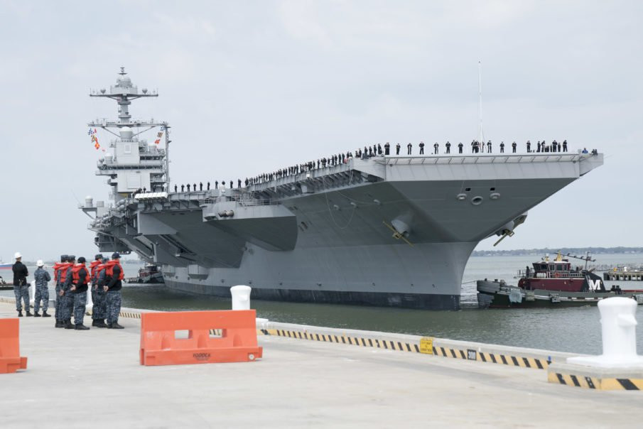 Theo các nguồn tin chưa được kiểm chứng, tàu sân bay USS Gerald R Ford của Mỹ đã cố thoát khoải sự bám đuổi của tàu do thám Nga Viktor Leonov trong suốt hai ngày nhưng không thành công và cuối cùng là... "chết máy" giữa biển. Nguồn ảnh: US navy.