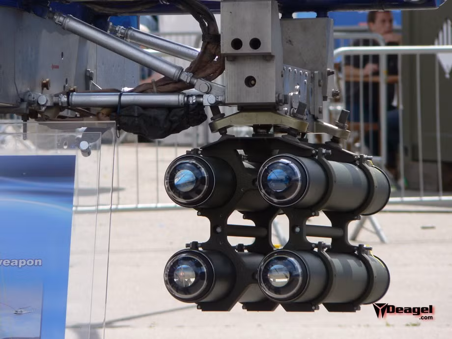 Đây là loại tên lửa có thể được phóng cả từ dưới mặt đất lẫn trên không. Điểm đặc biệt của LAHAT là nó tương thích với gần như mọi loại pháo xe tăng hiện tại khi nó có thể sử dụng được với gần như tất cả các loại pháo có cỡ nòng từ 105mm tới tối đa 120mm. Nguồn ảnh: Deagel.