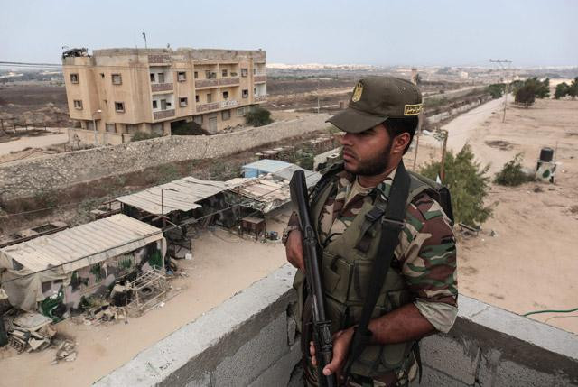 Nhóm khủng bố IS đã tấn công và lấy trộm các trang thiết bị của quân đội Ai Cập được cho chính là nhóm khủng bố đã tấn công máy bay chở khách của Nga hồi năm 2015 khiến toàn bộ phi hành đoàn và hành khách thiệt mạng. Nguồn ảnh: Alamy.