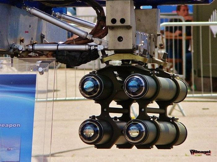 Đây là loại tên lửa có khả năng phóng đi từ các cơ cấu trên máy bay hoặc phóng qua nòng xe tăng. Loại tên lửa LAHAT do Israel sản xuất này có tầm bắn lên tới 13.000 mét khi được phóng từ trên không. Nguồn ảnh: Deagel.