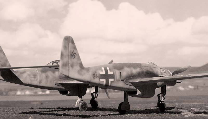 Đức quốc xã cũng không đứng ngoài cuộc đua tiêm kích hai thân trong Chiến tranh Thế giới thứ 2. Cụ thể là phiên bản Messerschmitt Me 609, loại máy bay hai thân được ghép lại từ hai chiếc Me 309. Nguồn ảnh: Aviation.