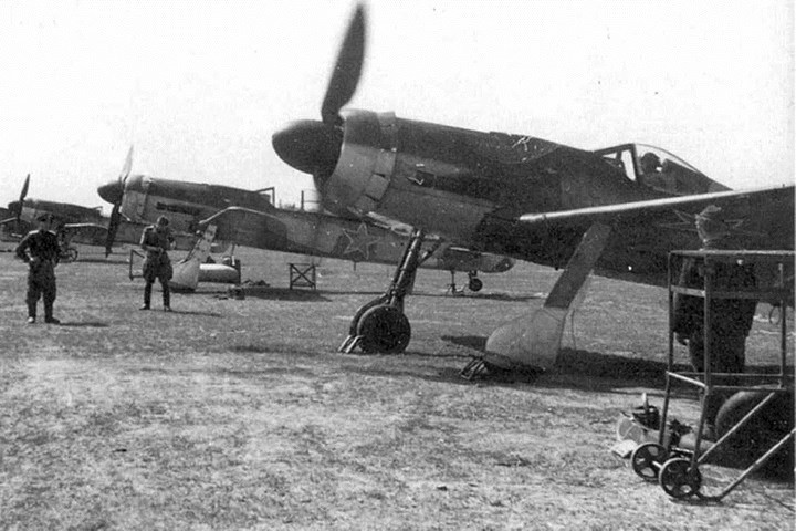 Bộ phận không quân của hạm đội Baltic (Liên Xô) sử dụng máy bay Fw 190 D-9 lấy của không quân phát xít Đức.