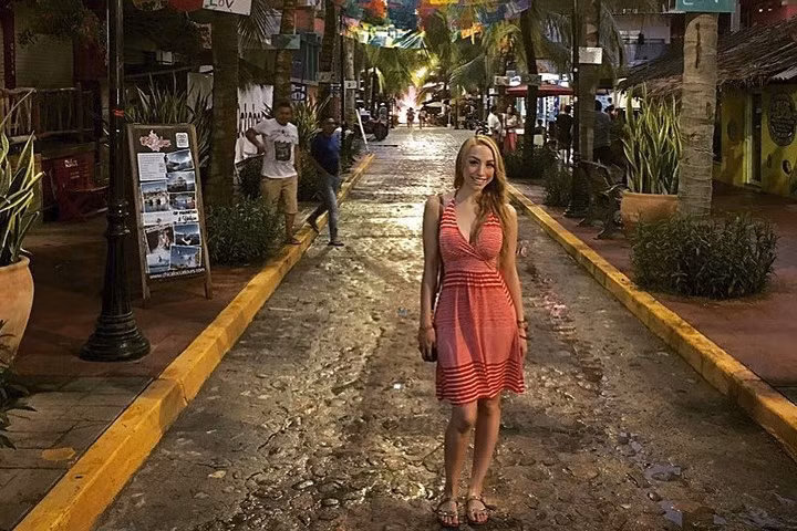 Theo Alejandra, cô đã bị tình yêu với những chiếc máy bay chinh phục hoàn toàn. Ảnh: Instagram.