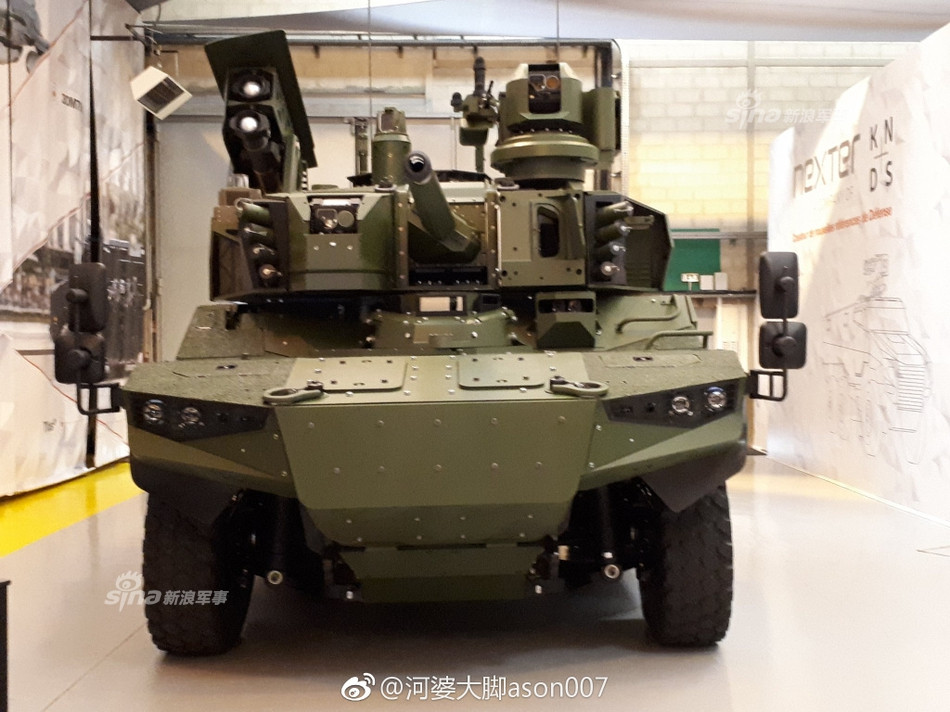 EBRC Jaguar có trọng lượng 25 tấn, kíp chiến đấu tiêu chuẩn của xe bao gồm 3 người, trong đó có một trưởng xa, một lái xe và một xạ thủ. Nguồn ảnh: Sina.