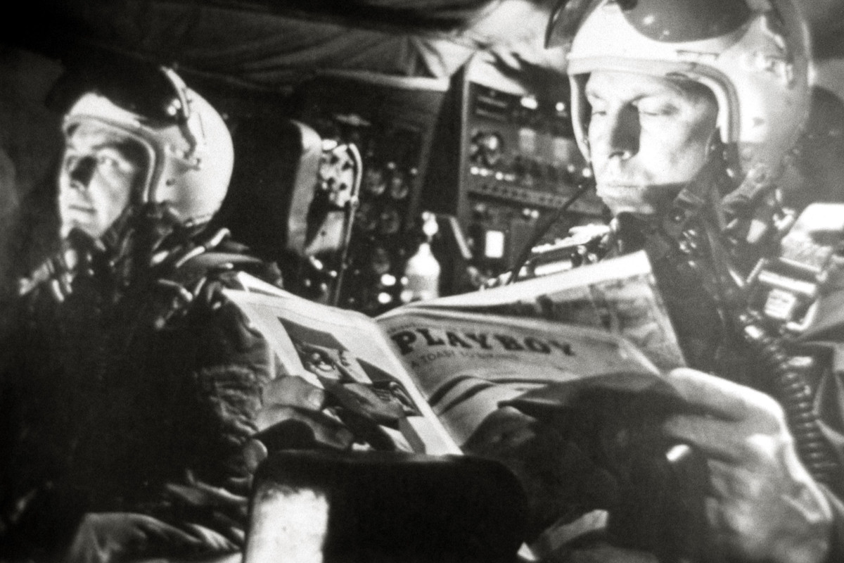 Thông thường khi bay hành trình, các phi công trên chiếc B-52 sẽ sử dụng hệ thống lái tự động và "nhàn hạ" trong gần như suốt quãng đường tới mục tiêu. Nguồn ảnh: Flickr.