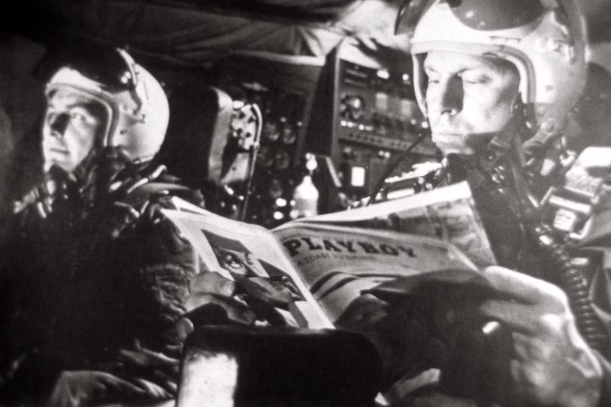 Thông thường khi bay hành trình, các phi công trên chiếc B-52 sẽ sử dụng hệ thống lái tự động và "nhàn hạ" trong gần như suốt quãng đường tới mục tiêu. Nguồn ảnh: Flickr.