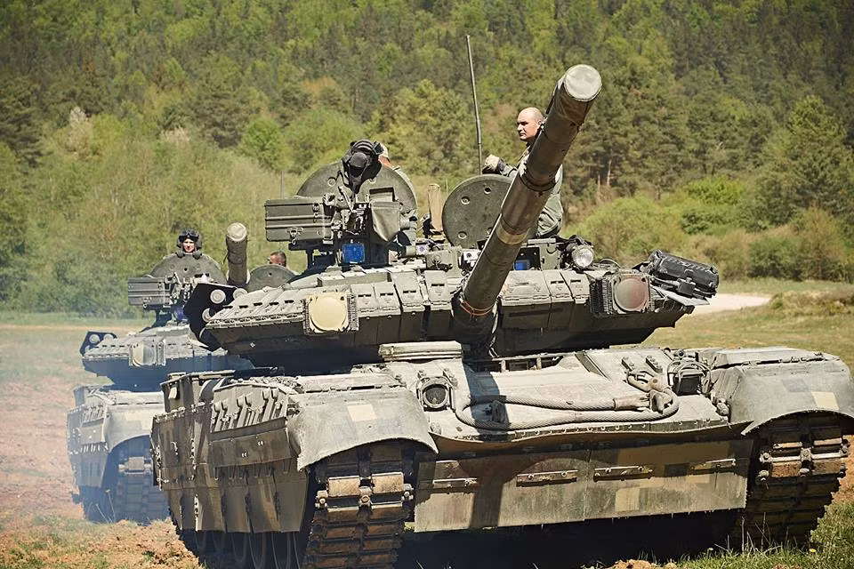 Năm nay, với đội hình bao gồm những xe tăng T-84 do chính tay Ukraine nâng cấp, cải tiến đã mang về những chiến thắng vang dội và cực kỳ bất ngờ cho quân đội nước này. Nguồn ảnh: Sina.