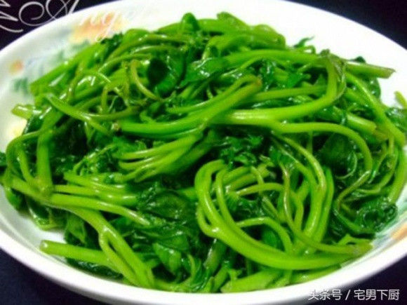 Bằng cách chế biến này món rau khoa lang xào sẽ trở nên xanh, giòn và ngọt cũng như hương vị rất đậm đà, cuốn hút