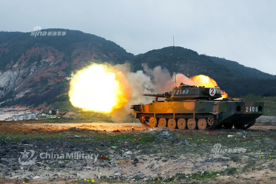 Hồi đầu tháng 5 vừa qua, lực lượng Thủy quân Lục chiến Trung Quốc đã có cuộc tập trận quy mô lớn với sự tham gia của hàng loạt các loại xe tăng lội nước Type 63 loại này. Nguồn ảnh: Sina.