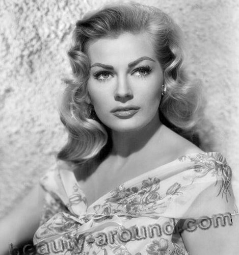 Công chúa Elena "Hélène" trong tiểu thuyết đồ sộ “Chiến tranh và Hòa bình” của Leo Tolstoy.