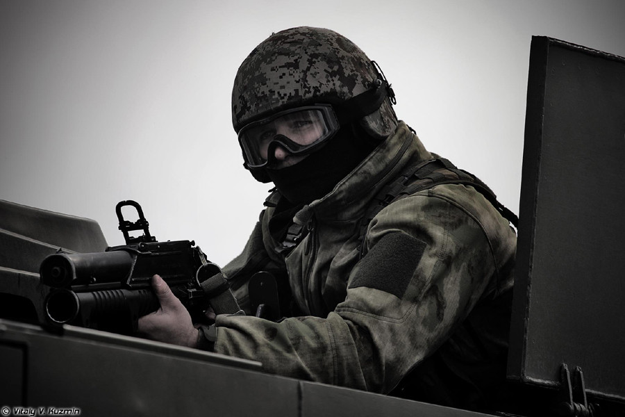 Phiên bản súng phóng lựu GM-94 mà quân đội Nga sử dụng thực tế lại là khẩu LPO-97, cũng được phát triển từ khẩu súng này. Trong khi đó phiên bản GM-94 mà lực lượng an ninh Nga sử dụng còn được trang bị thêm cả đạn hơi cay và đạn cao su để giải tán đám đông. Nguồn ảnh: Viktor.