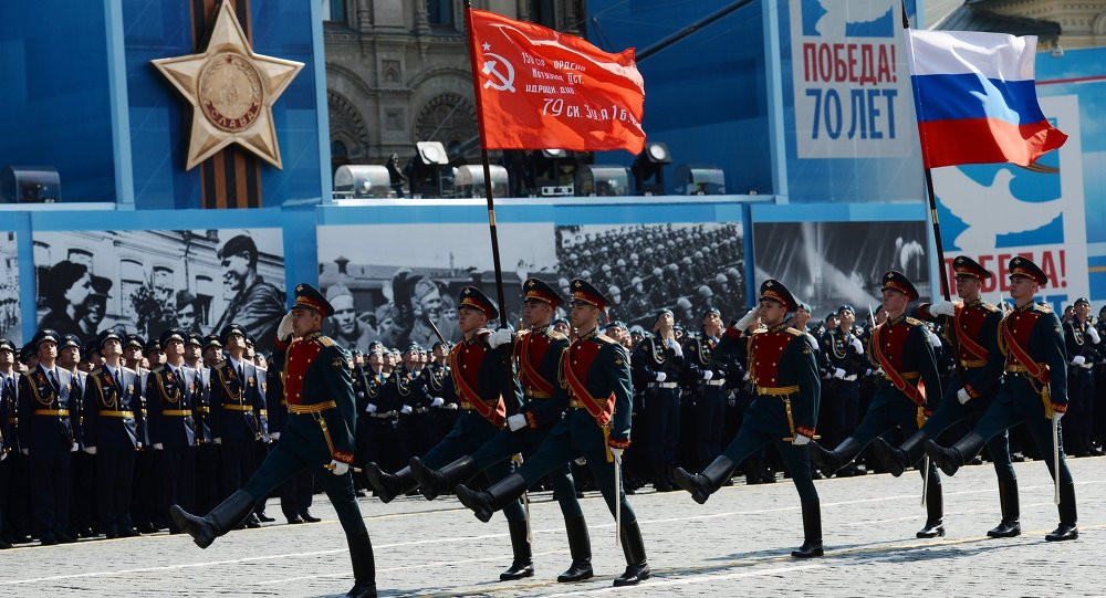 Mặc dù Liên Xô đã tan rã, tuy nhiên trong cuộc duyệt binh mừng Ngày Chiến Thắng hàng năm, luôn luôn không thể thiếu được hình ảnh của cùng lá cờ chiến thắng của Hồng quân Liên Xô trong Chiến tranh Vệ quốc Vĩ đại. Nguồn ảnh: Russia.