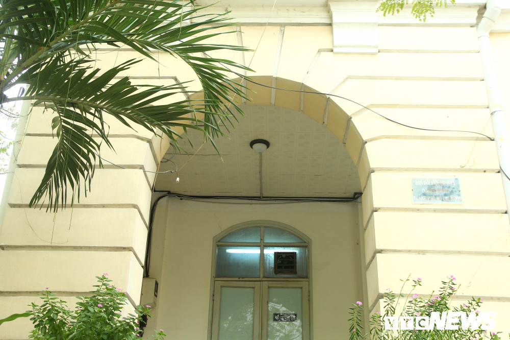 Nét kiến trúc chính của toà nhà là những mái vòm cong.