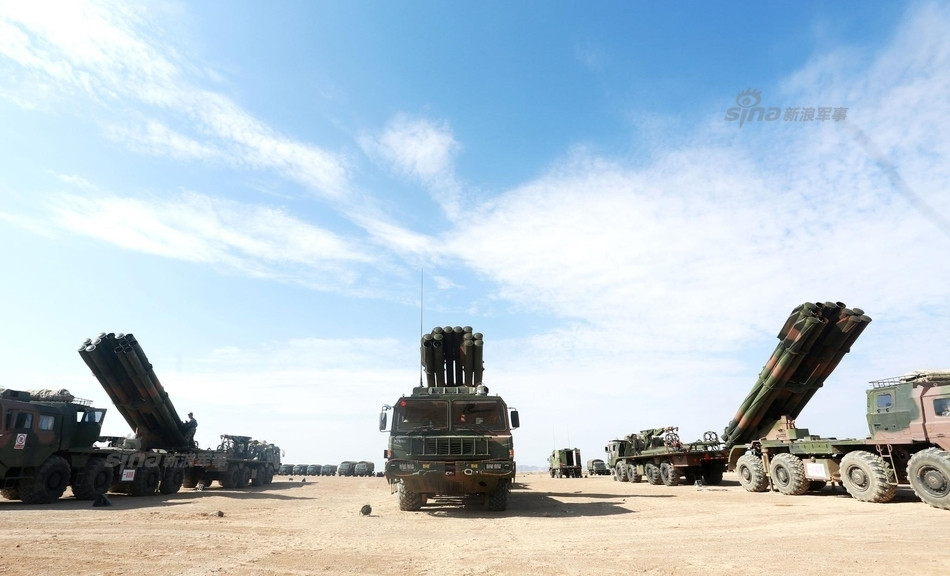 Mỗi loạt bắn 12 phát của PHL03 có khả năng bao phủ một khu vực rộng tới 67 hectar. Mặc dù được coi là hệ thống vũ khí nhái của Nga, tuy nhiên Trung Quốc thậm chí còn nâng tầm của hệ thống vũ khí này lên một tầm cao mới, đó là tăng tầm bằn cho PHL03. Nguồn ảnh: Sina.