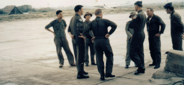 Trong suốt thời gian diễn ra chiến dịch này tại miền Bắc, không quân Mỹ đã thực hiện tổng cộng 54 phi vụ với các máy bay vận tải quân C-141A tại sân bay Gia Lâm. Nguồn ảnh: Flickr.