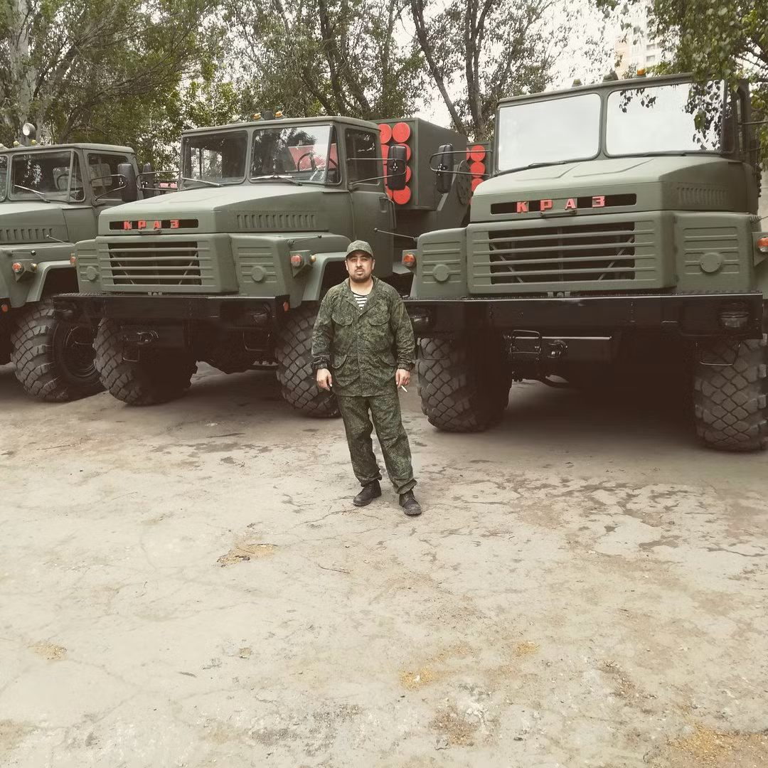 Khung gầm của hệ thống là xe tải KrAZ-260 có khả năng di chuyển với tốc độ tối đa lên tới 80 km/h và có tầm hoạt động tối đa lên tới 600 km. Nguồn ảnh:Twitter.