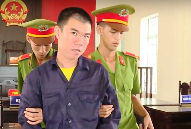 Bị cáo Dũng bị dẫn giải tại tòa ngày 4/5.