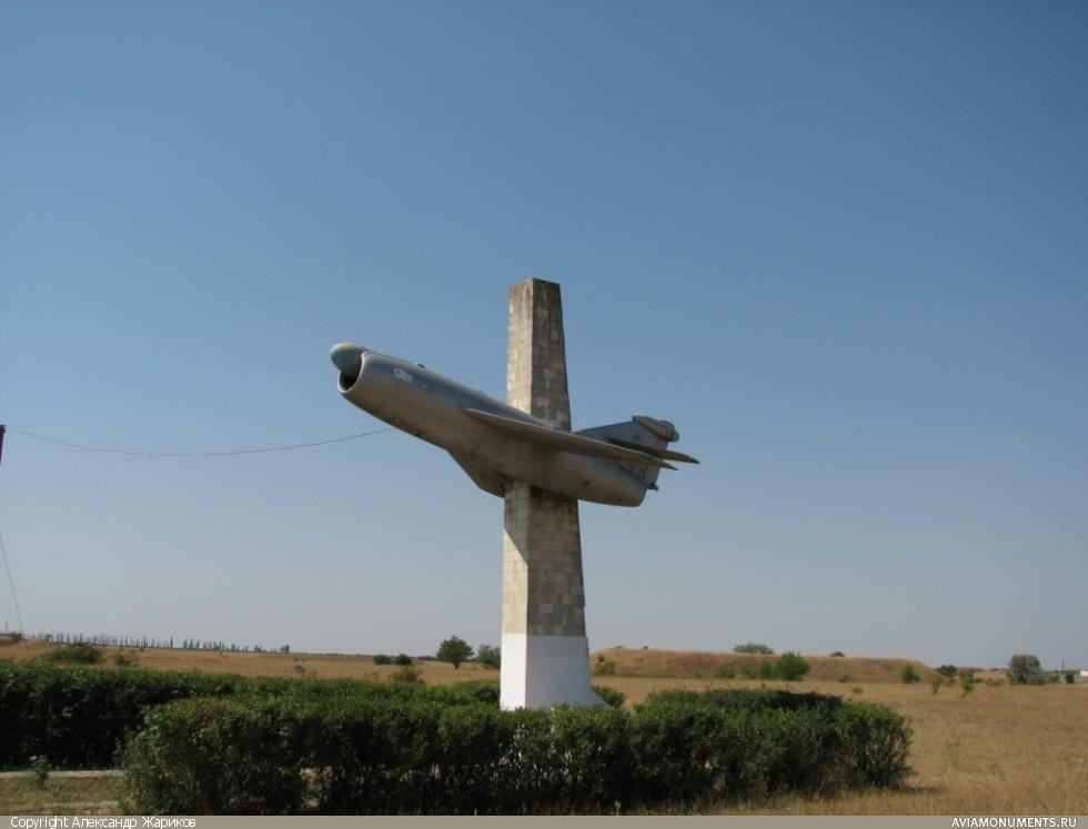 Đây cũng là loại tên lửa hiếm hoi của Liên Xô thậm chí còn được dựng tượng đài - một điều mà không mấy loại vũ khí thời trước có thể đạt được. Nguồn ảnh: Pinterest.