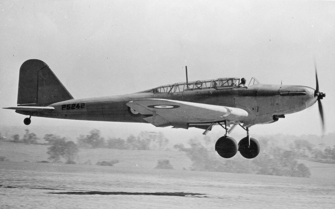 Sự "vô dụng" của Fairey Battle còn thể hiện trong tỷ lệ thiệt hại mỗi lần tham chiến. Cụ thể, ngay từ đầu chiến tranh Fairey Battle đã phải chịu thiệt hại lên tới 50% mỗi khi nó tham gia các phi vụ đánh bom. Điều này có nghĩa là, cứ hai chiếc Fairey Battle cất cánh làm nhiệm vụ sẽ có 1 chiếc không quay về - tỷ lệ thiệt hại cao nhất ở mặt trận châu Âu trong cuộc Chiến tranh Thế giới thứ 2. Nguồn ảnh: Pinterest.