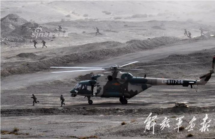 Trực thăng vận tải Mi-8 của Trung Quốc cũng có mặt tham gia cuộc tập trận này với nhiệm vụ vận tải người. Nguồn ảnh: Sina.