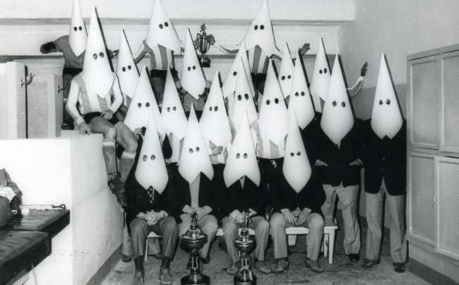 Đội bóng của Argentina đã được lên kế hoạch thi đấu với Bolivia vào ngày 23 tháng 9 năm 1973. Đội bóng được chia thành 2 nhóm. Một nhóm đi đến Tilcara ở độ cao 2.500 m so với mực nước biển để quen với điều kiện. Nhưng Argentina FA "quên" về đội bóng và đội bóng không bao giờ nhận được khoản thanh toán đầu tiên cho các nguồn cung cấp, khách sạn và thực phẩm. Không ai có thể có được thông tin về đội hình trong thời gian họ ở Tilcara. Đó là lý do tại sao họ được gọi là "Đội bóng ma."