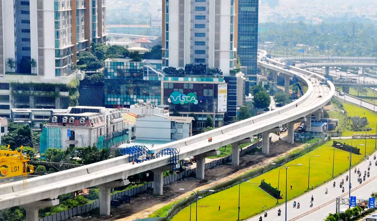 Can canh doan duong ray dau tien tren tuyen Metro Ben Thanh - Suoi Tien