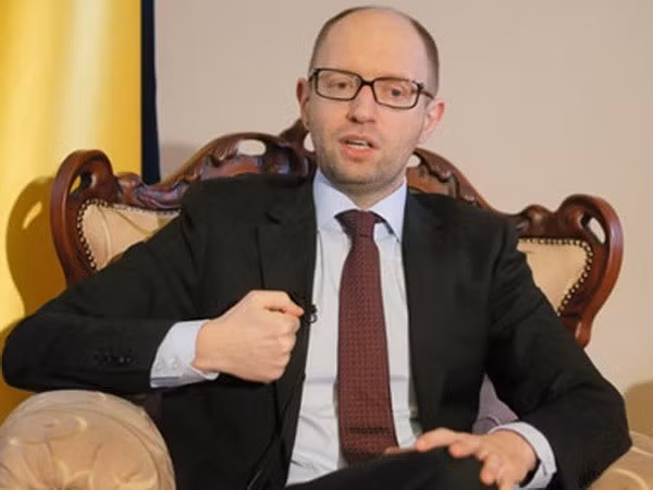 Yatsenyuk mat diem vi noi xau Lien Xo
