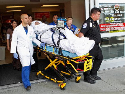 Trước mỗi chuyến bay, điều phối viên y tế của AMR Air Ambulance sẽ tham khảo ý kiến bác sỹ điều trị, xem bệnh nhân có phù hợp để bay hay không.