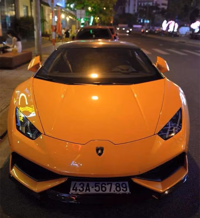  6. Biển tiến "567.89" Vị đại gia Đà Nẵng sở hữu biển tứ quý 5 ở trên cũng là chủ nhân chiếc chiếc Lamborghini Huracan biển số tiến 43A-567.89 Ảnh: Techz. 